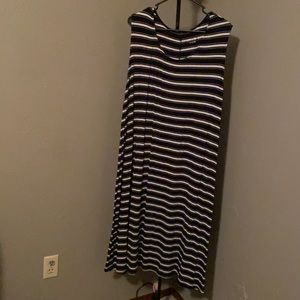 Sleeveless black and white stripped Ava&Viv dress